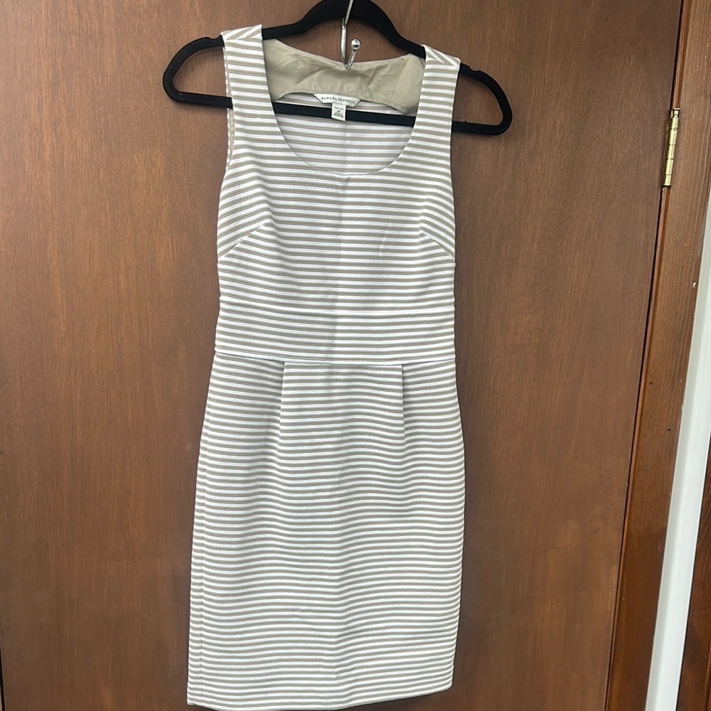 Banana Republic sleeveless sheath dress W/tan and white striped pattern Size 0P